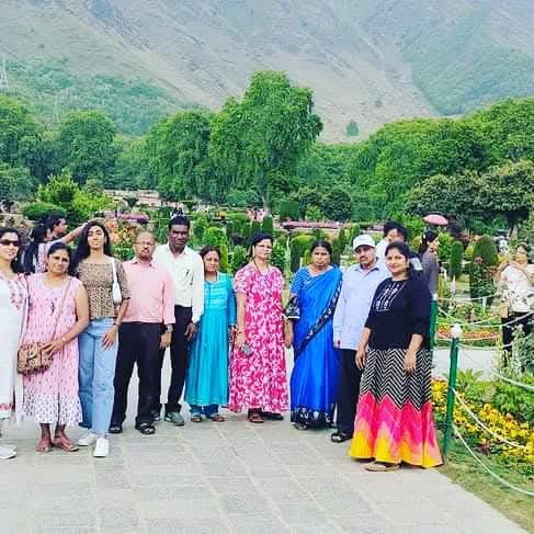 Guests in the Mughal gardens — Nishat Bagh, Srinagar